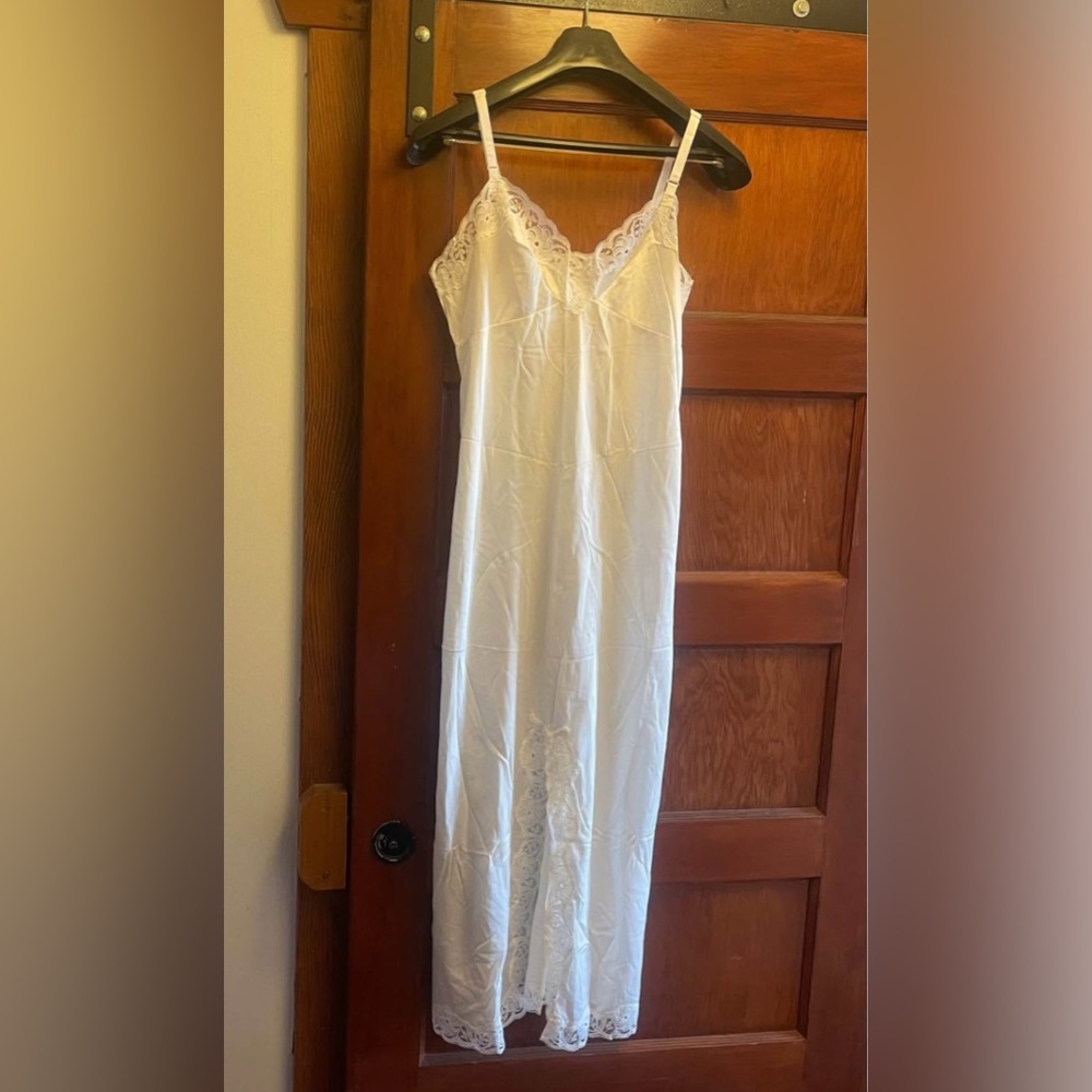 Chic White Lace Chemise